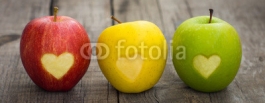 Apples_with_engraved_hearts.jpg