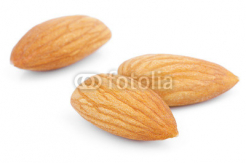 Almond_nuts_on_white.jpg